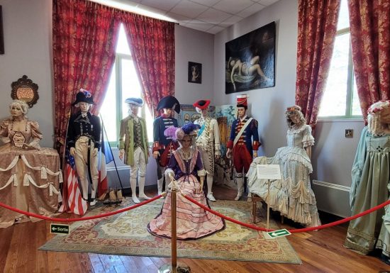 Musée « Palais du Costume Mazarin »