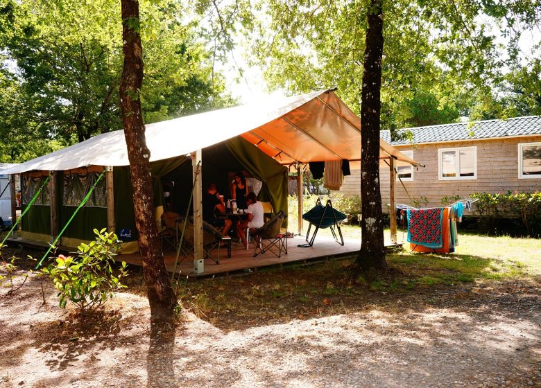 Blumencampingplatz Le Médoc Blau