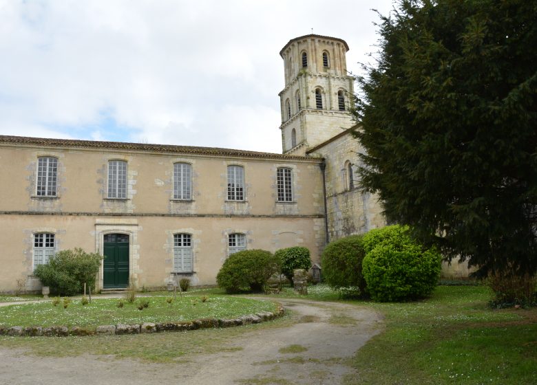 El museo de los pequeños autómatas y la abadía de Vertheuil