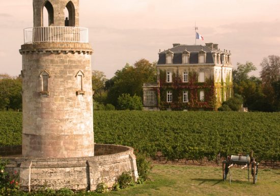 Vuurtoren van het kasteel "La Tour de By"