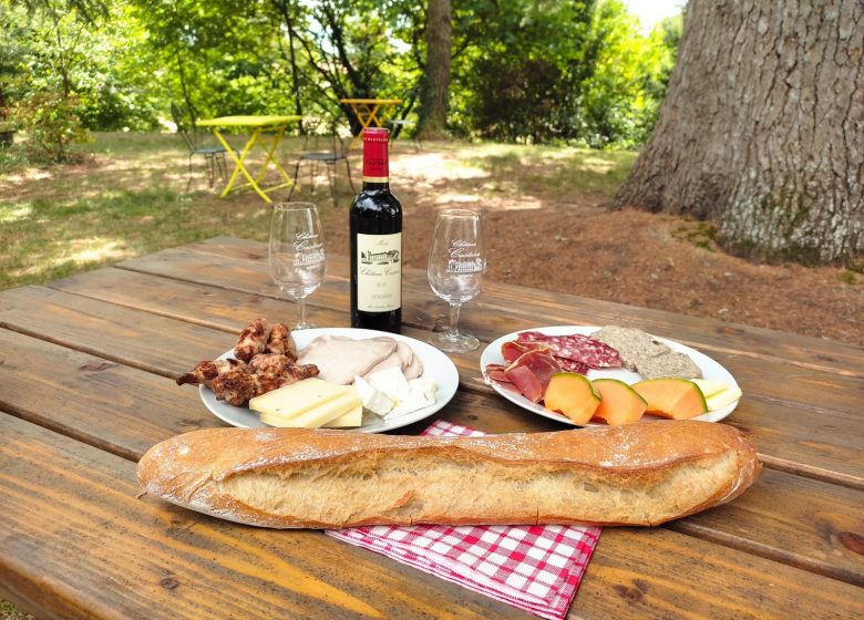 Picnic at Château Castera