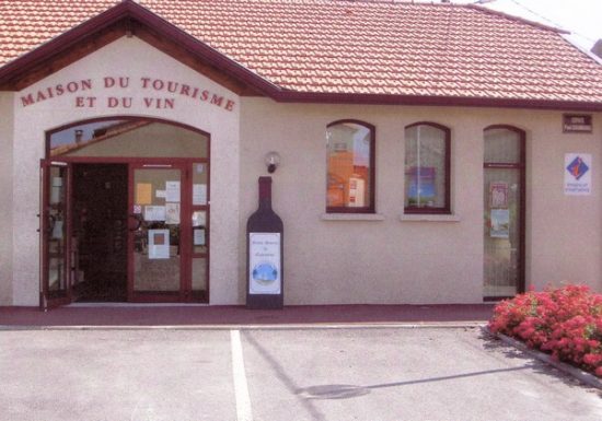 مكتب Saint-Seurin-de-Cadourne للسياحة والنبيذ