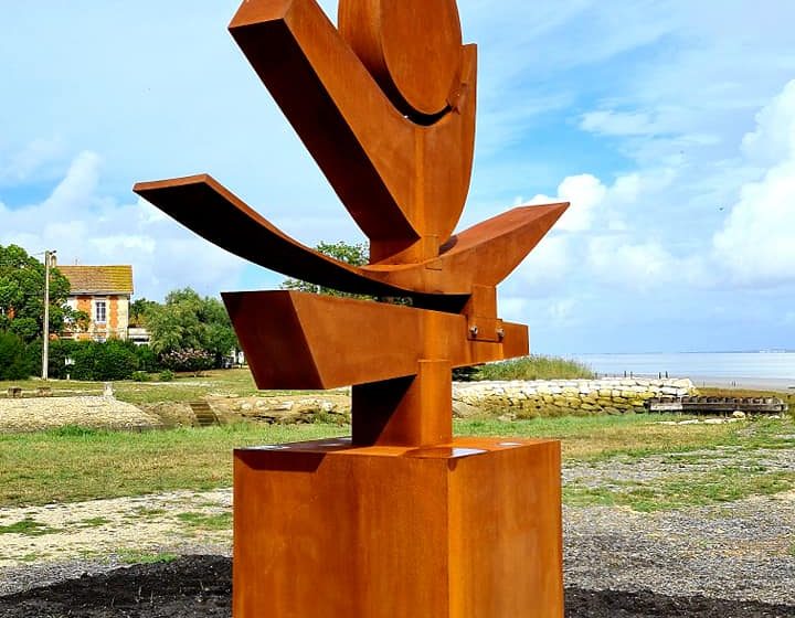 Sculpture tribute to Edgard Pillet