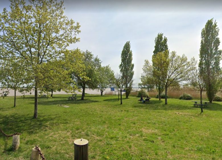 Picknickplatz im Hafen von Saint-Julien