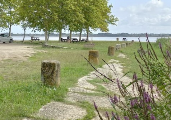 Aire de stationnement du Port de Beychevelle